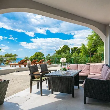 Atraktivna Vila Villa
