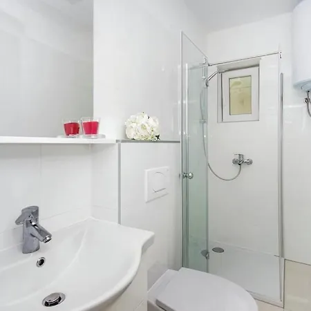 Atraktivna Vila Villa *