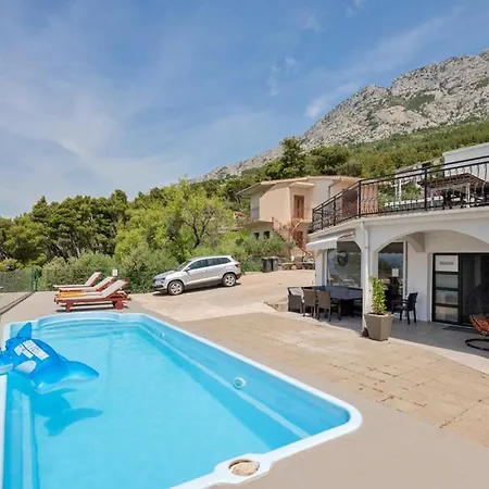 Atraktivna Vila Villa